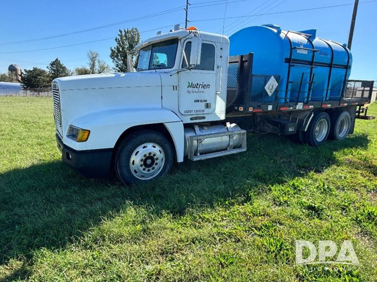 1993-freightliner-fld120-image-15
