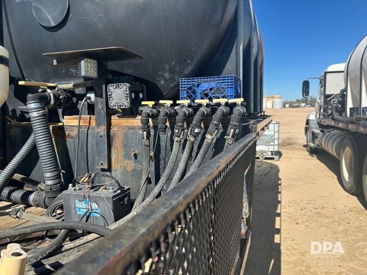 2012-neville-trailer-image-13