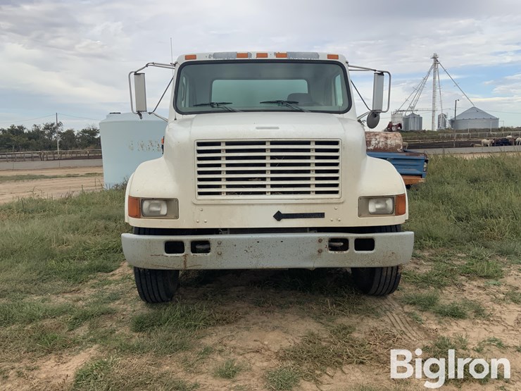 2001-international-4700-image-2