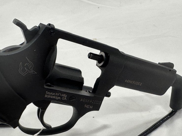 #2025-00067-•-taurus-942m-revolver-image-34