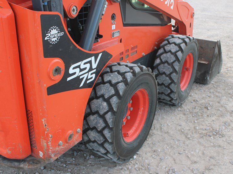 2023-kubota-ssv75-image-47