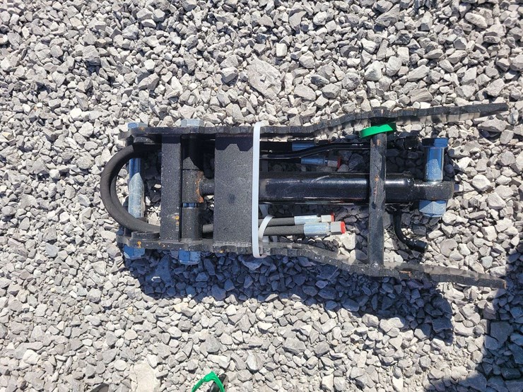 mini-excavator-hydraulic-thumb-clip.-image-2