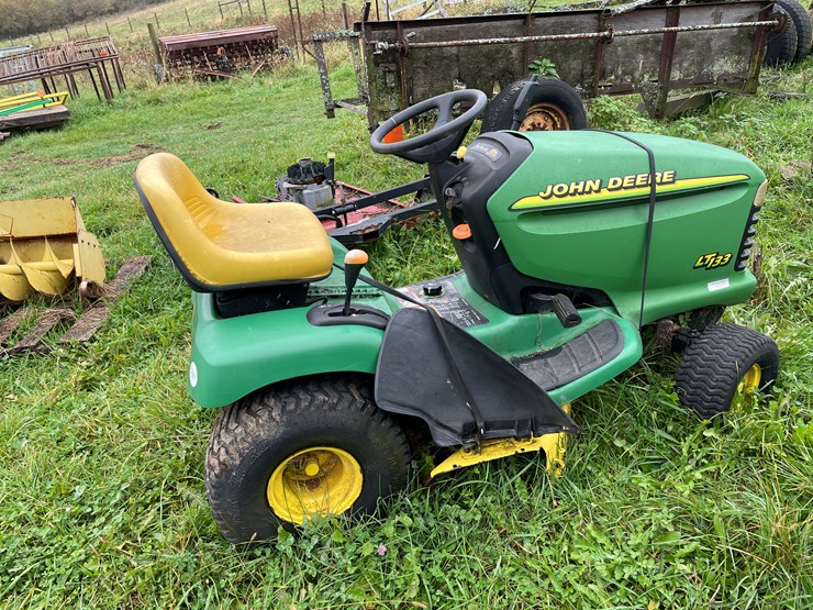 john-deere-lt133-image-4