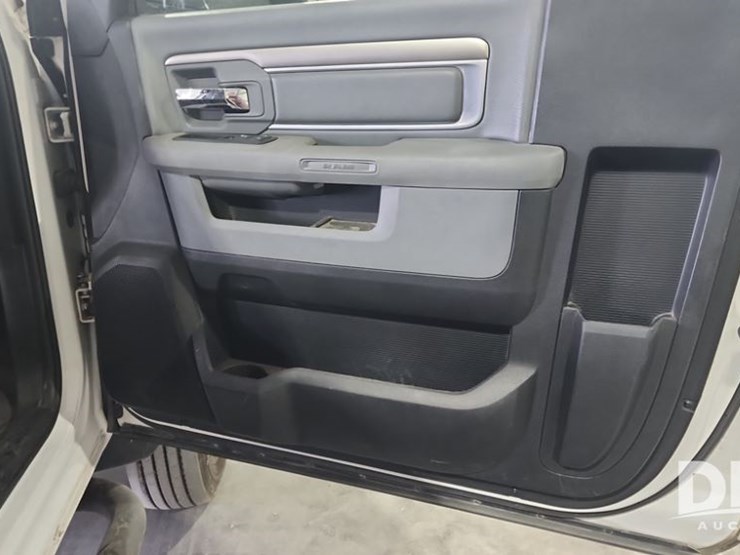 2015-dodge-ram-5500-image-31