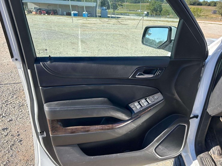 2020-chevrolet-tahoe-image-10