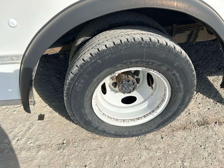 2015-ford-e350-image-29