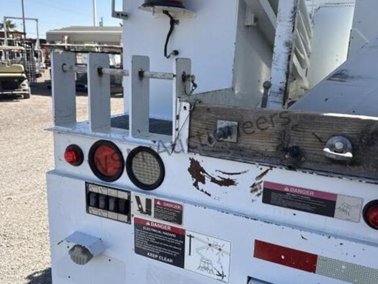 2013-international-7400-image-9