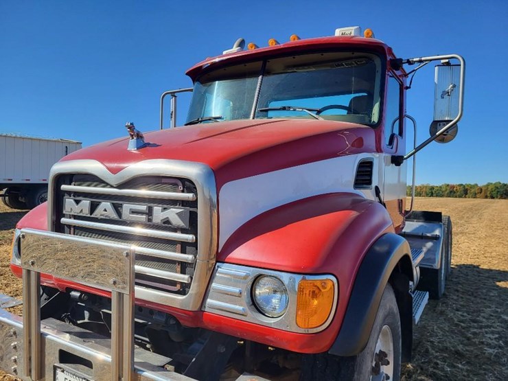 2004-mack-granite-cv713-image-10