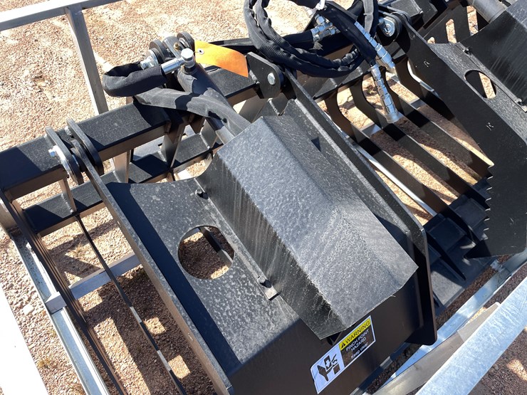 #4114-•-72"-rock-grapple-bucket-attachment-image-4