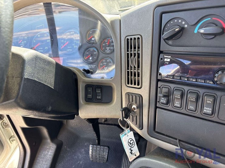 2015-international-transtar-8600-image-26