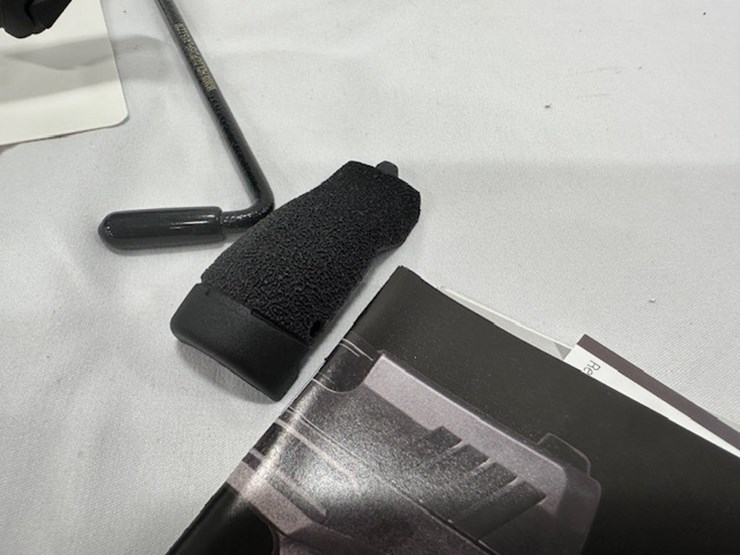 #2025-00065-•-taurus-gx4-pistol-image-8