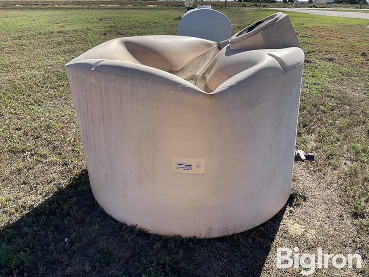 1600-gallon-liquid-fertilizer-poly-tank-image-4
