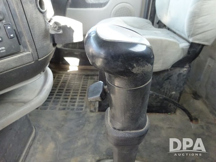 2007-volvo-vnl-day-cab-truck-(pz13987,-unit-110)-image-93