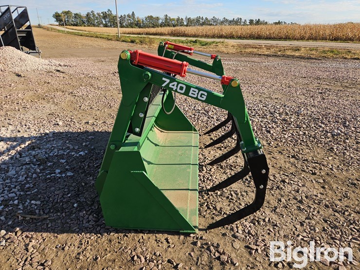 2025-john-deere-740-image-2