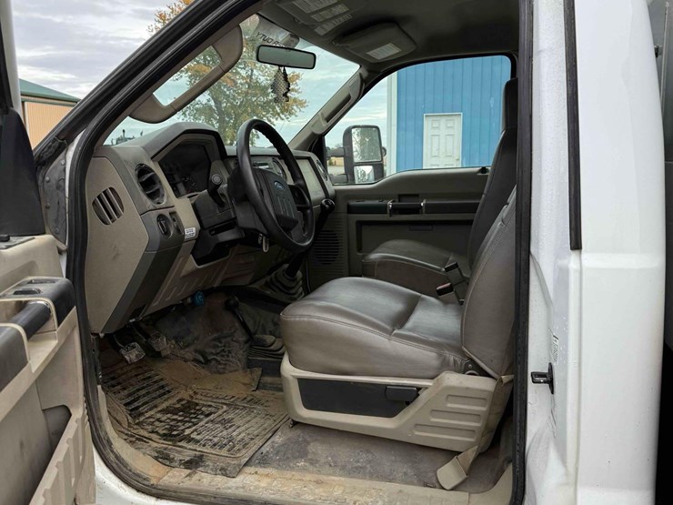 2007-ford-f550-image-17