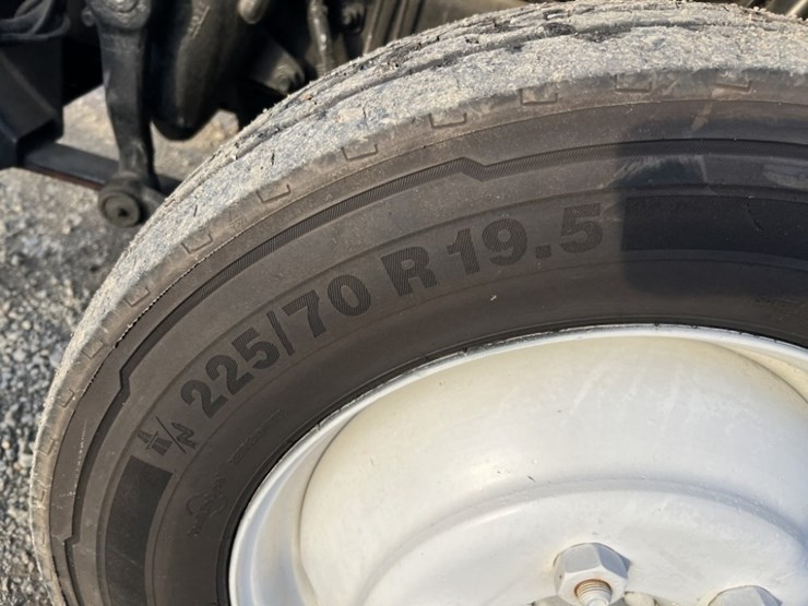 2006-freightliner-mt45-image-14