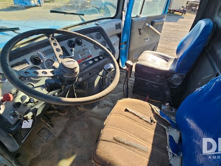 1996-ford-lt9000-image-21