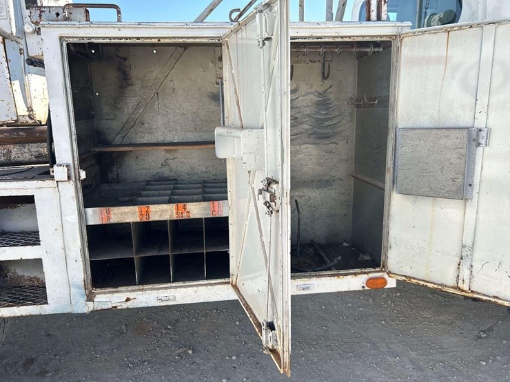 2005-international-durastar-4300-image-32