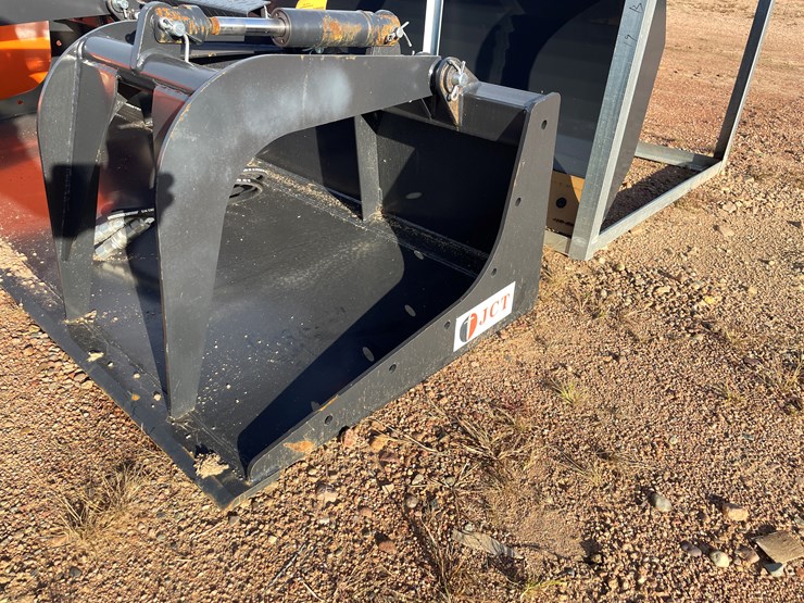 #4052-•-84"-smooth-faced-grapple-bucket-attachment-image-2