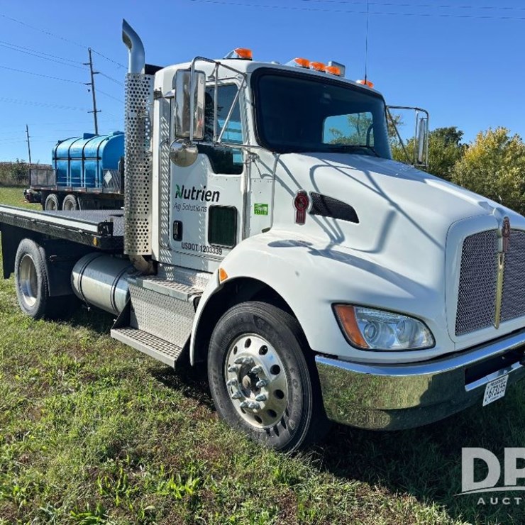 2013 KENWORTH T370