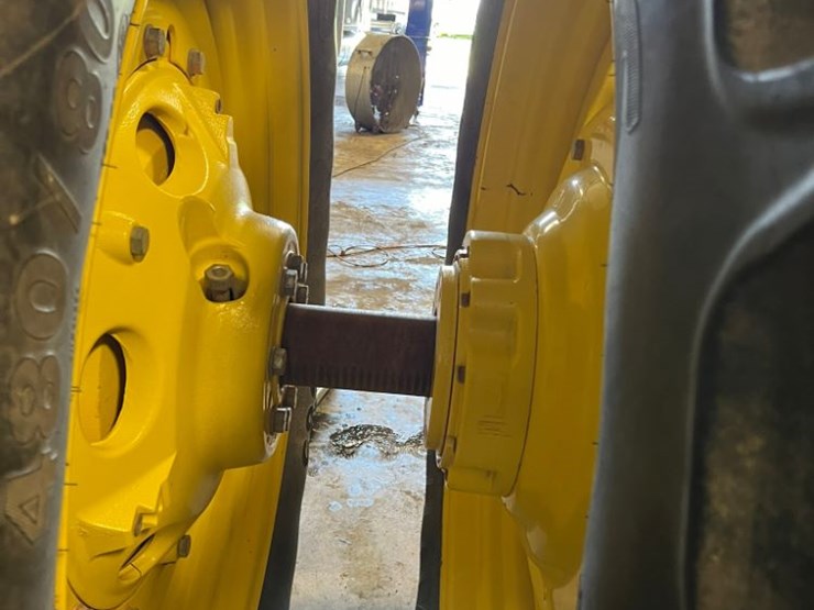 2017-john-deere-8320r-image-15