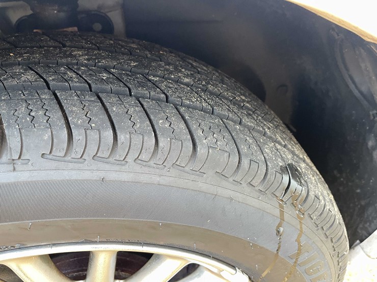 1999-chrysler-town-&-country-image-12