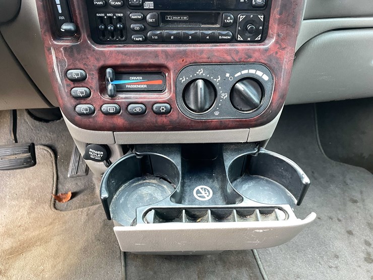 1999-chrysler-town-&-country-image-139