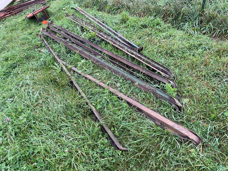 #9605-•-pile-of-steel-supports-image-5