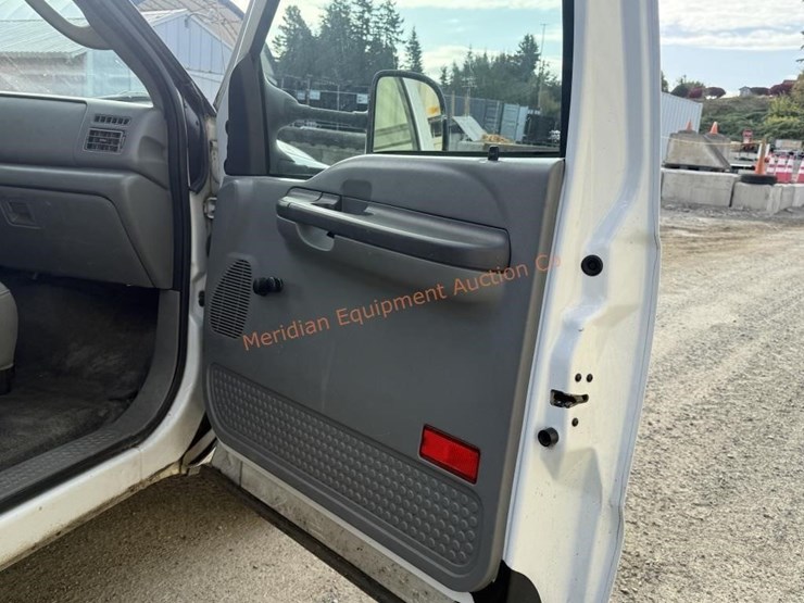 2004-ford-f350-image-30