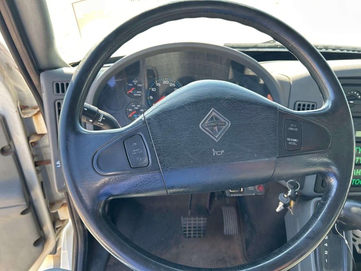 2005-international-durastar-4300-image-13