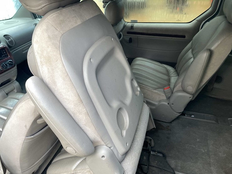 1999-chrysler-town-&-country-image-127