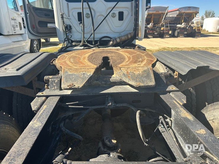 2012-freightliner-cascadia-truck-(cp1182-unit-517)-image-23