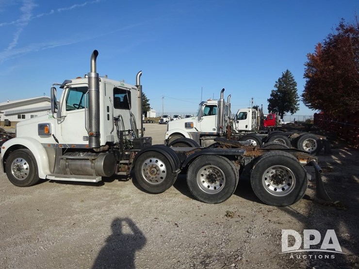 2016-freightliner-coronado-day-cab-glider-truck-(pz13982,-unit-720)-image-30