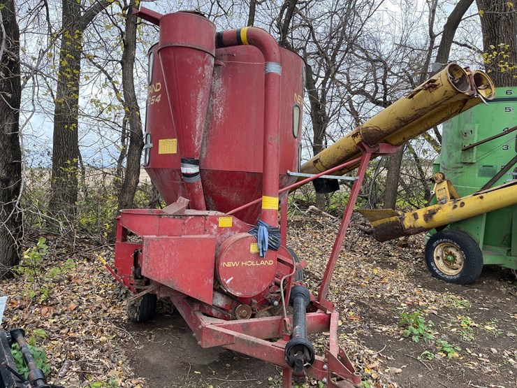 new-holland-354-image-2