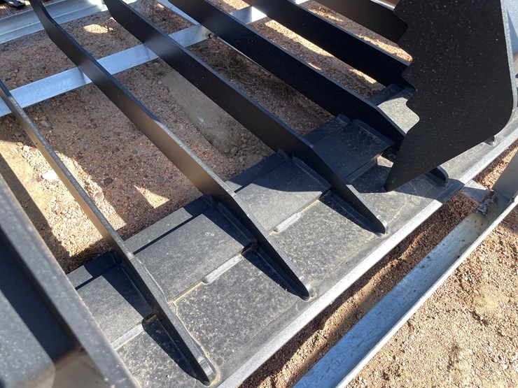 #4112-•-72"-rock-grapple-bucket-attachment-image-6