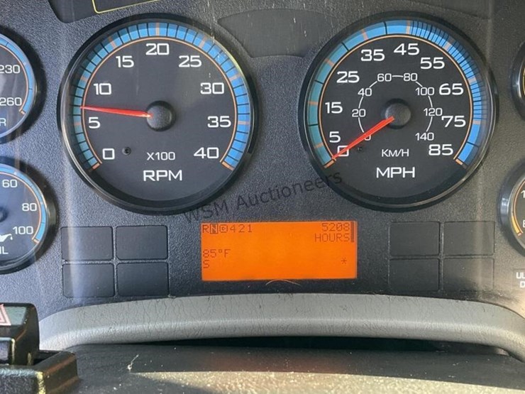 2014-international-4300lp-spray-truck-image-28