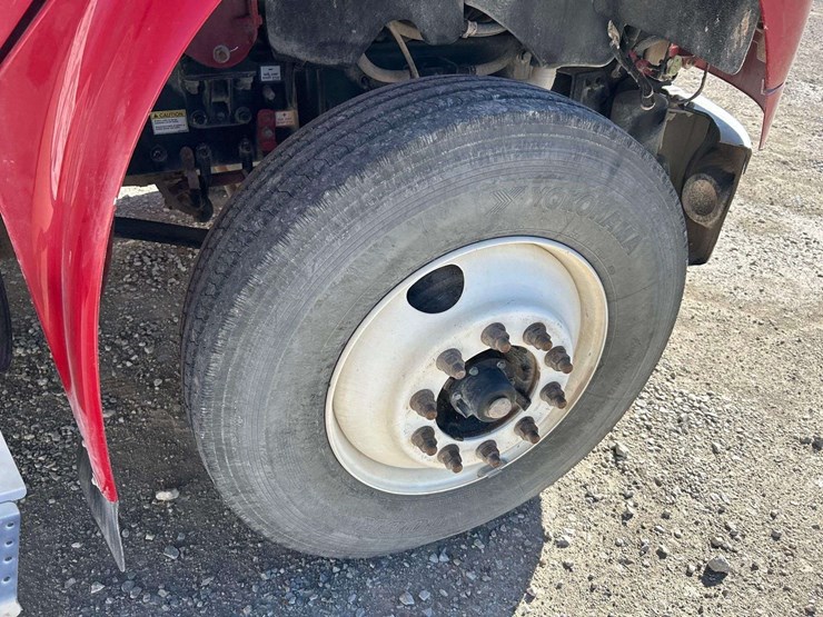 2019-freightliner-day-cab-image-31