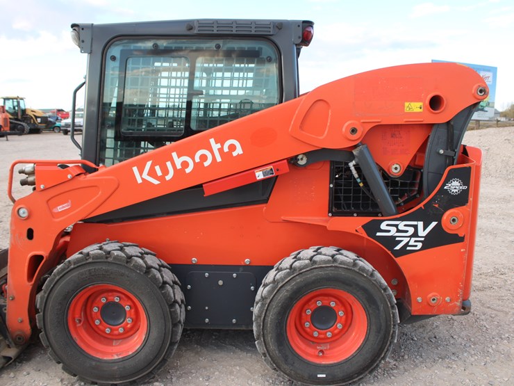 2023-kubota-ssv75-image-25