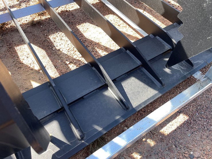 #4114-•-72"-rock-grapple-bucket-attachment-image-7