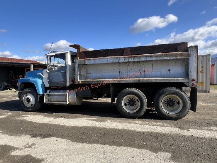 1979-ford-9000-image-2