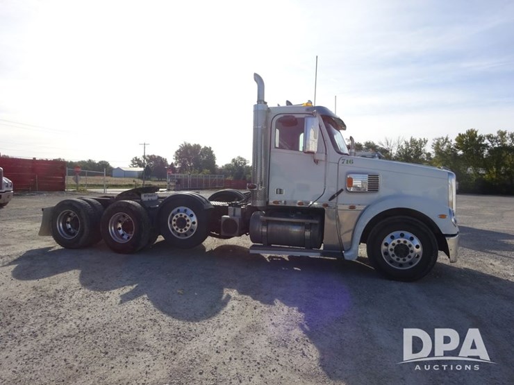 2016-freightliner-coronado-day-cab-glider-truck-(pz13983,-unit-716)-image-14