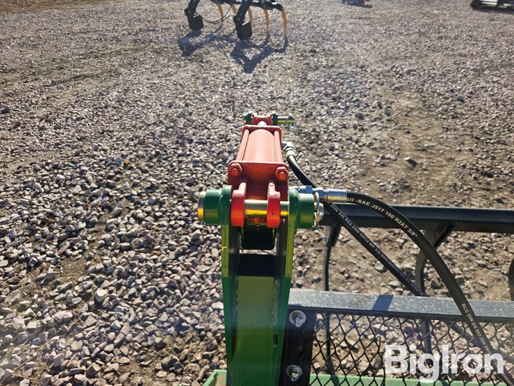 2025-john-deere-740-image-14