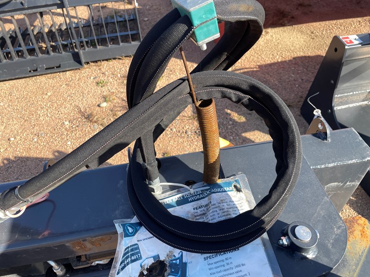 #4085-•-wolverine-skidsteer-bale-squeeze-attachment-image-15