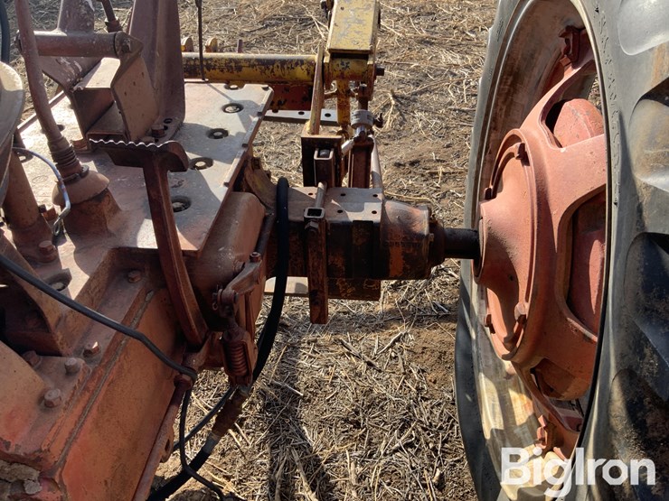 farmal-h-2wd-tractor-image-12