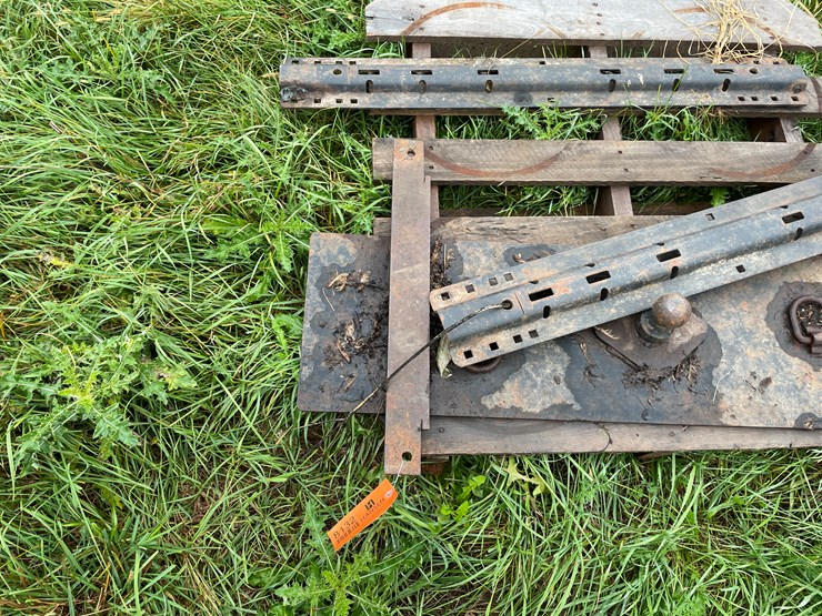 #8132-•-gooseneck-ball-mounting-plate-image-2