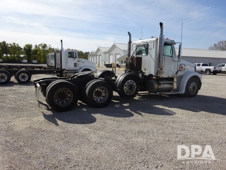 2017-freightliner-coronado-day-cab-glider-truck-(pz13993,-unit-725)-image-19