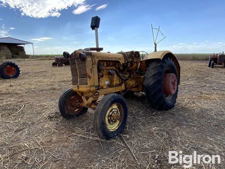 minneapolis-moline-403c-4-2wd-tractor-image-1