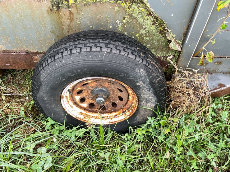 #8040-•-1998-corn-pro-tandem-axle-horse-trailer-(no-title)-image-20