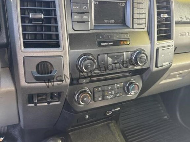 2017-ford-f550-image-21