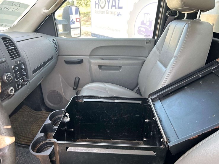 2012-chevrolet-silverado-2500-image-17